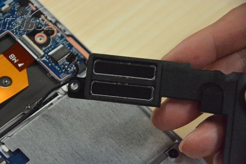 3英寸超轻薄翻转笔记本拆机图赏 i5-7200U+8G+256G SSD+FHD触控屏内部探秘